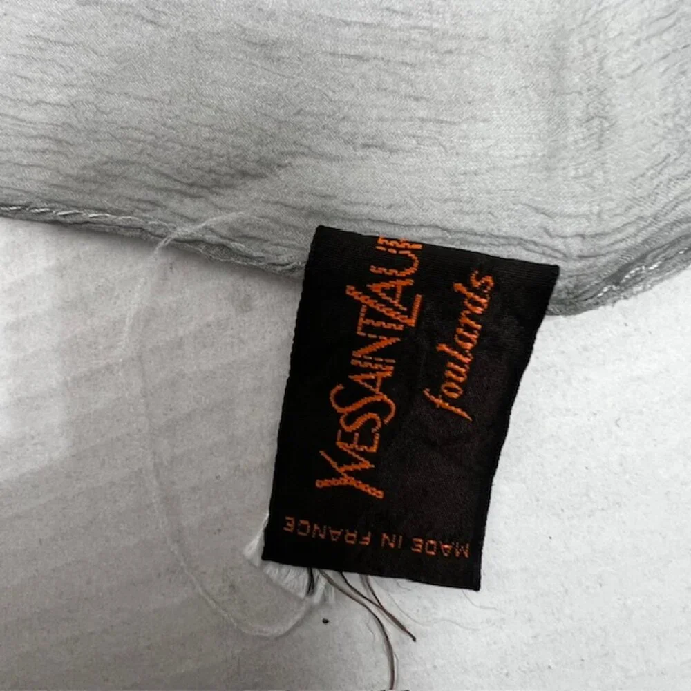 Vigt Yves Saint Laurent Mini Scarf/Handker 100% silk chiffon/satin, 27